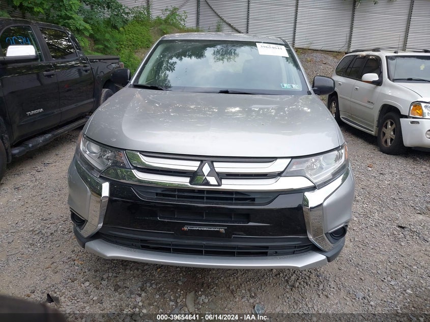2018 Mitsubishi Outlander Es VIN: JA4AZ3A39JZ057020 Lot: 39654641