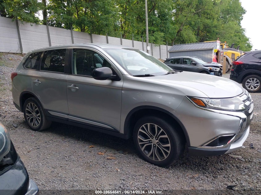 2018 Mitsubishi Outlander Es VIN: JA4AZ3A39JZ057020 Lot: 39654641