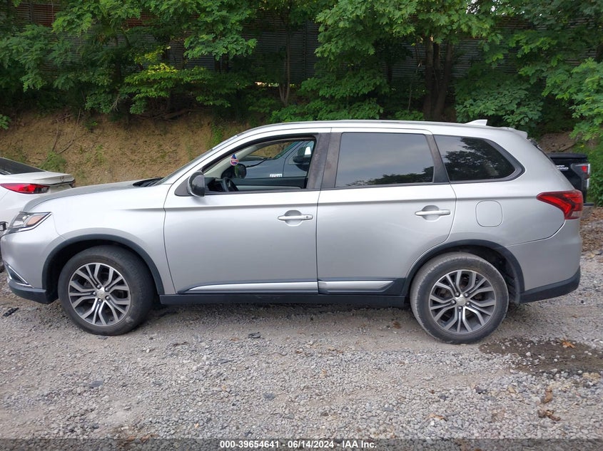 2018 Mitsubishi Outlander Es VIN: JA4AZ3A39JZ057020 Lot: 39654641