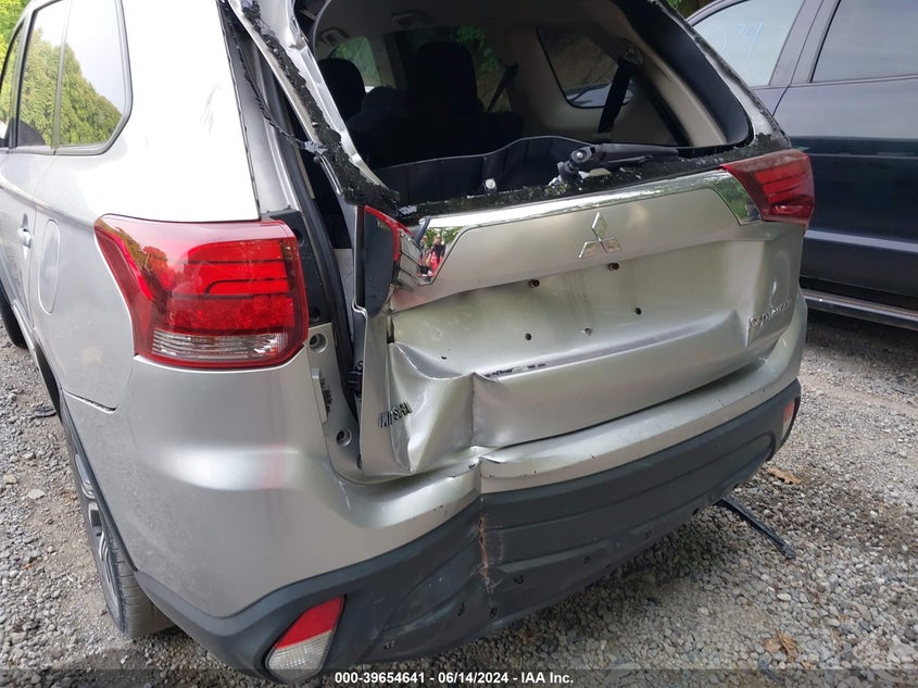 2018 Mitsubishi Outlander Es VIN: JA4AZ3A39JZ057020 Lot: 39654641