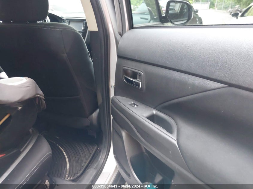 2018 Mitsubishi Outlander Es VIN: JA4AZ3A39JZ057020 Lot: 39654641