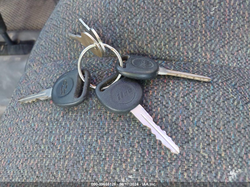 2005 Chevrolet Silverado 1500 Work Truck VIN: 1GCEK14V15E215957 Lot: 39655126