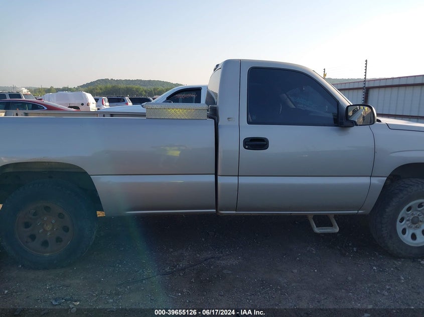 2005 Chevrolet Silverado 1500 Work Truck VIN: 1GCEK14V15E215957 Lot: 39655126