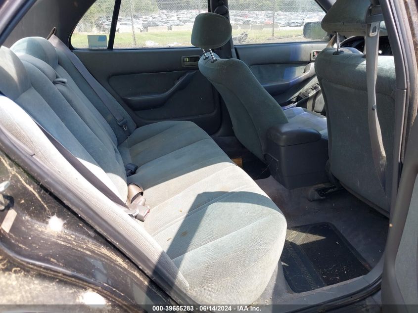 1993 Toyota Camry Le VIN: 4T1SK12E1PU230694 Lot: 39655283