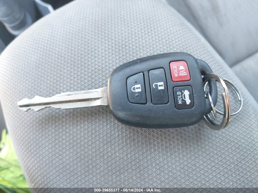 2017 Toyota Corolla Le VIN: 5YFBURHE1HP736836 Lot: 39655377