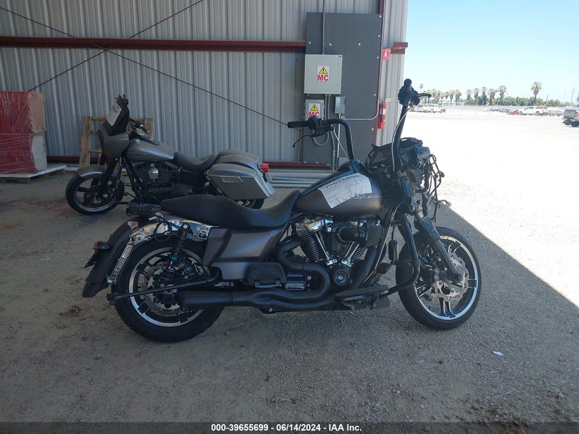 VIN 1HD1KRC33HB630019 2017 HARLEY-DAVIDSON FLHXS STREET GLIDE SPECIAL