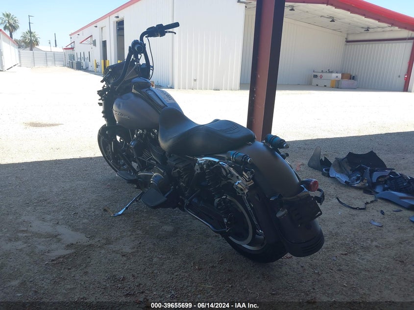 VIN 1HD1KRC33HB630019 2017 HARLEY-DAVIDSON FLHXS STREET GLIDE SPECIAL