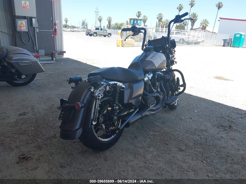 VIN 1HD1KRC33HB630019 2017 HARLEY-DAVIDSON FLHXS STREET GLIDE SPECIAL