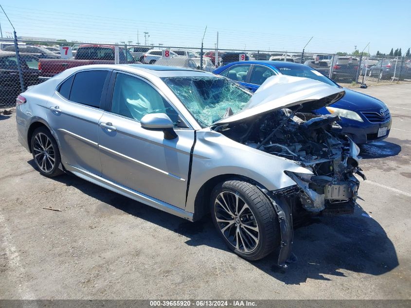 4T1B11HK9JU570053 2018 TOYOTA CAMRY - Image 1