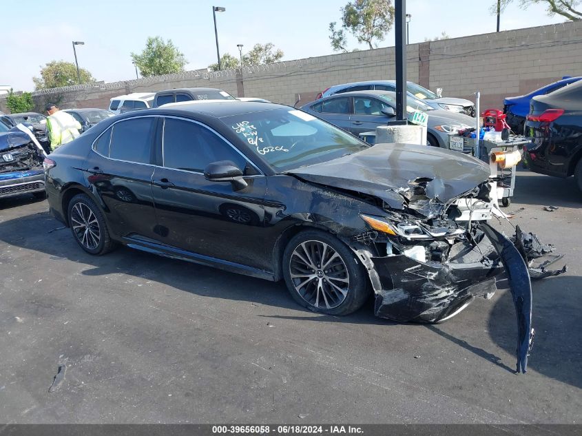 4T1B11HK6JU088916 2018 TOYOTA CAMRY - Image 1