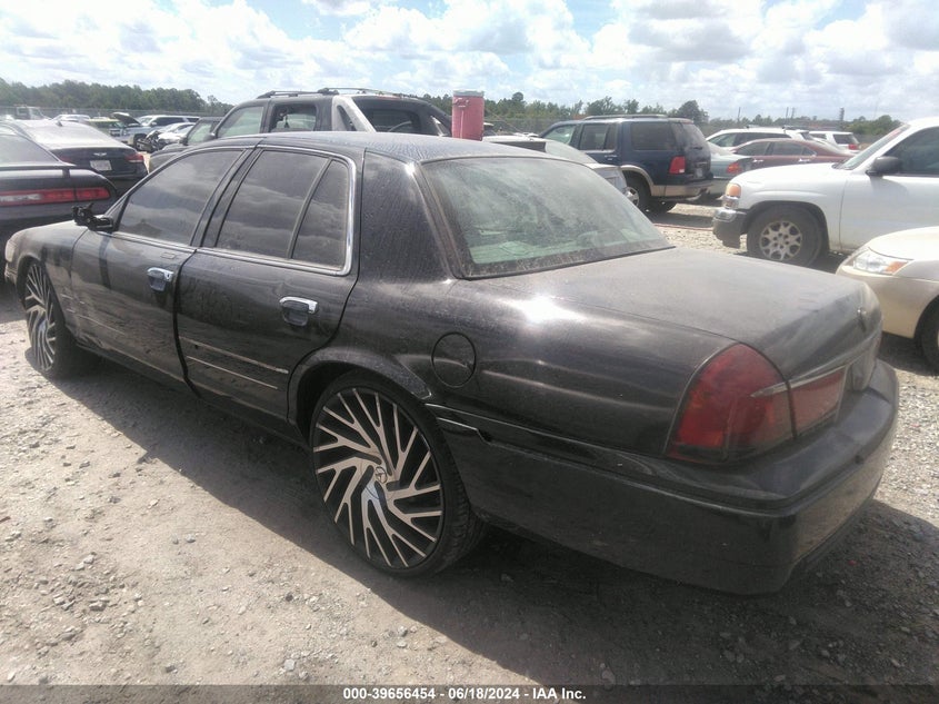 2000 Mercury Grand Marquis Gs VIN: 2MEFM74W3YX692059 Lot: 39656454