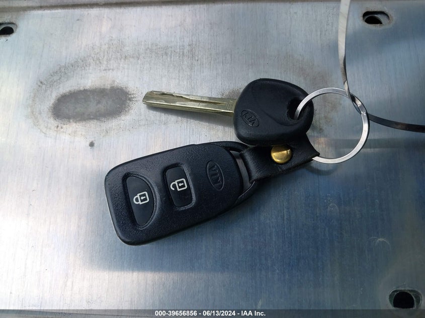 2011 Kia Sorento Lx VIN: 5XYKT3A19BG181802 Lot: 39656856