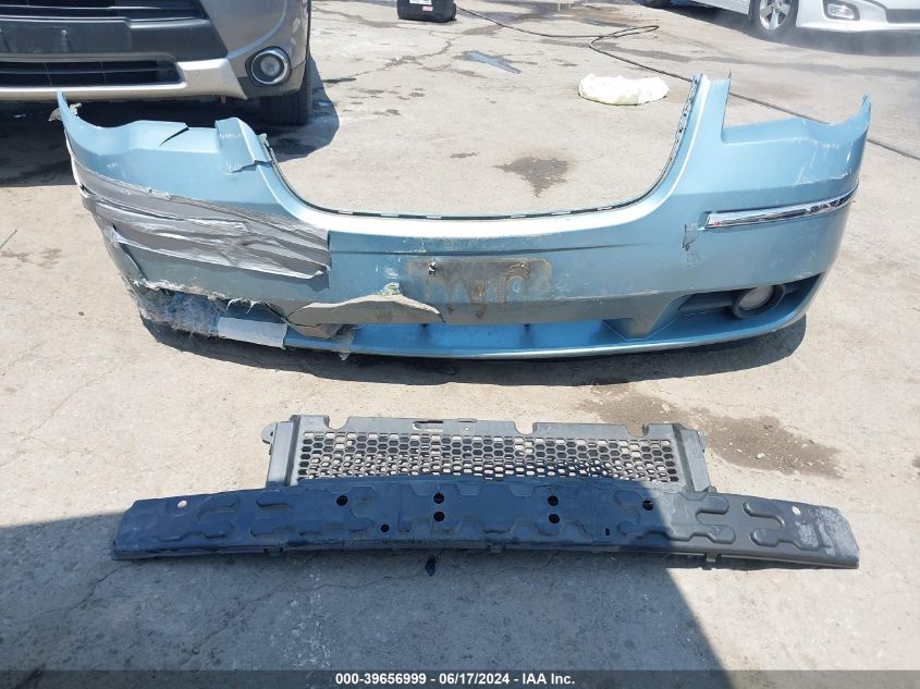 2010 Chrysler Town & Country Limited VIN: 2A4RR6DXXAR136516 Lot: 39656999