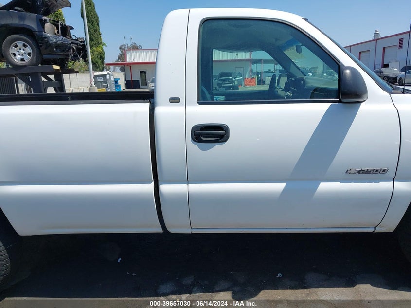 2000 Chevrolet Silverado 2500 VIN: 1GCGC24U2YE358844 Lot: 39657030