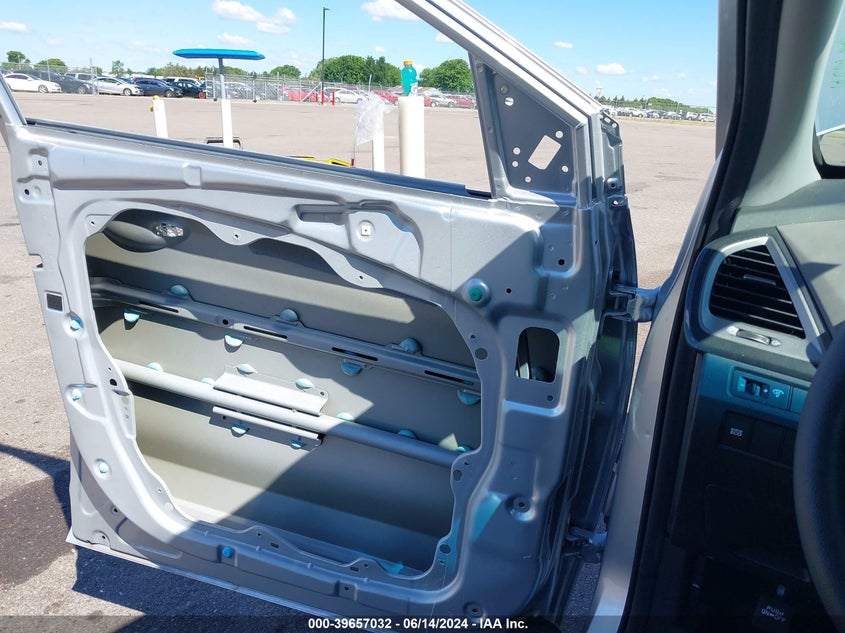 2016 Hyundai Santa Fe Sport 2.4L VIN: 5XYZU3LB0GG334415 Lot: 39657032