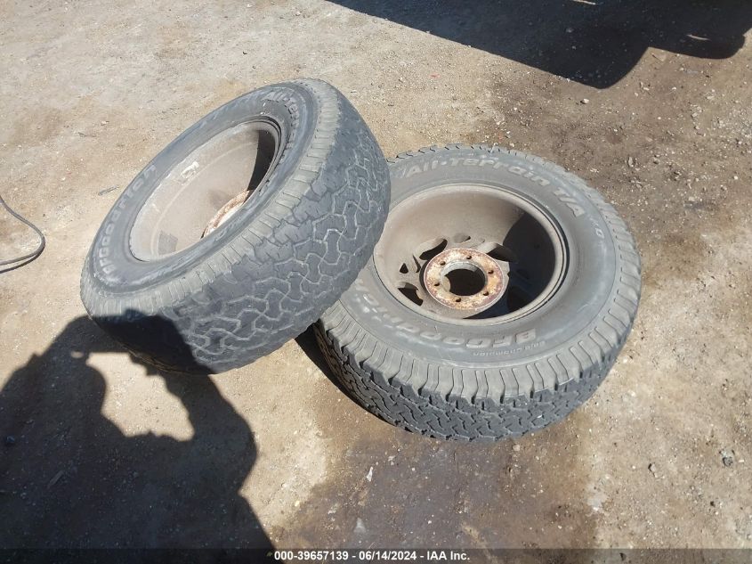 2000 GMC Sierra 1500 Sle VIN: 1GTEK19T1YE239204 Lot: 39657139