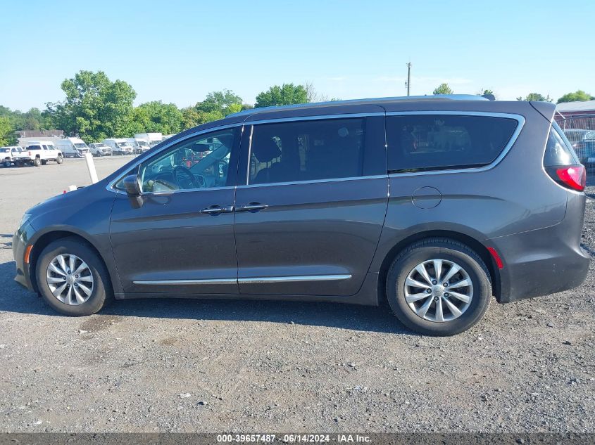 2018 Chrysler Pacifica Touring L VIN: 2C4RC1BG1JR227669 Lot: 39657487