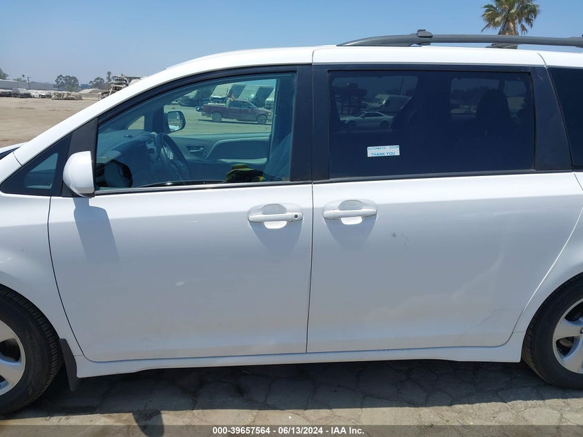 2019 Toyota Sienna Le 8 Passenger VIN: 5TDKZ3DC1KS993142 Lot: 39657564