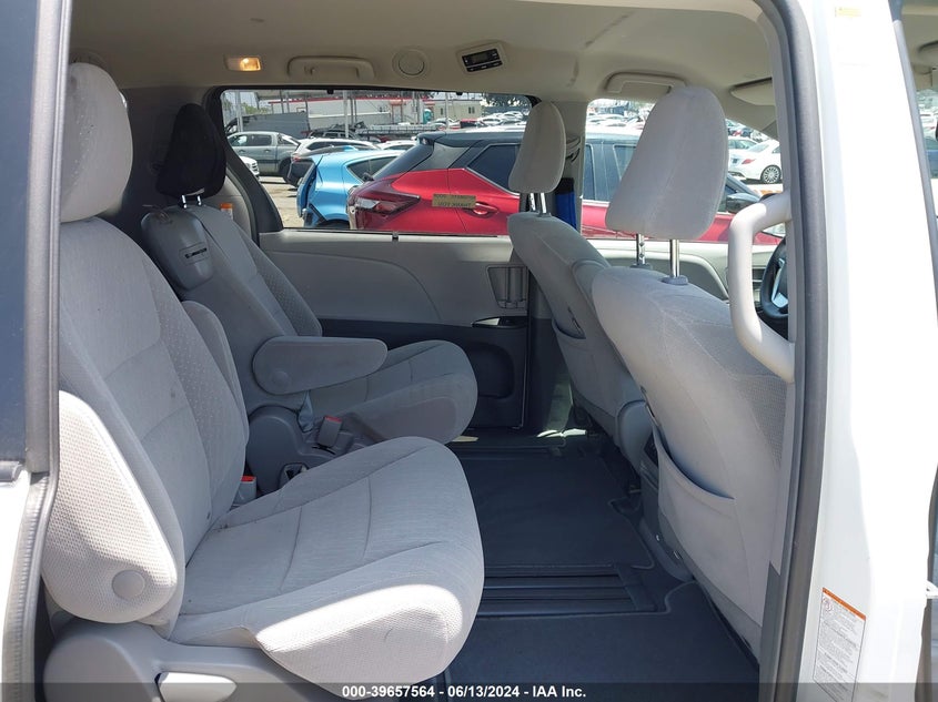 2019 Toyota Sienna Le 8 Passenger VIN: 5TDKZ3DC1KS993142 Lot: 39657564