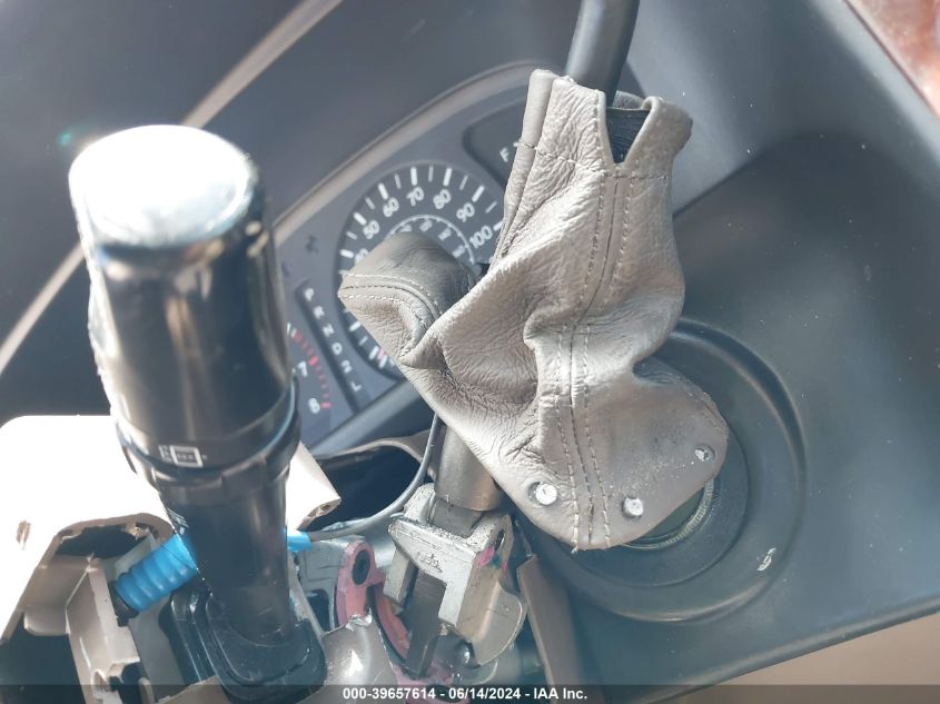 1999 Toyota Sienna Xle VIN: 4T3ZF13C9XU135663 Lot: 39657614