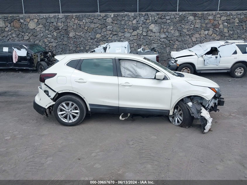 2017 NISSAN ROGUE SPORT S - JN1BJ1CR6HW136876