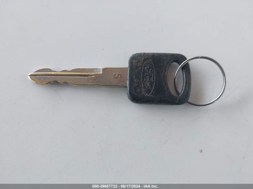 1997 Ford Thunderbird Lx VIN: 1FALP624XVH135156 Lot: 39657722