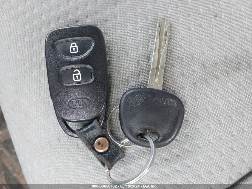 2011 Kia Sorento Lx VIN: 5XYKTCA12BG142288 Lot: 39658732