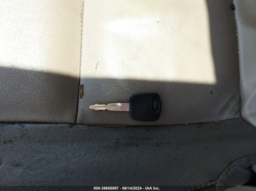 2004 Ford Escape Xlt VIN: 1FMYU03184KB35566 Lot: 39658897