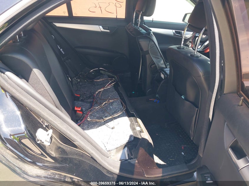 2014 Mercedes-Benz C 300 Luxury 4Matic/Sport 4Matic VIN: WDDGF8AB5EG196744 Lot: 39659375