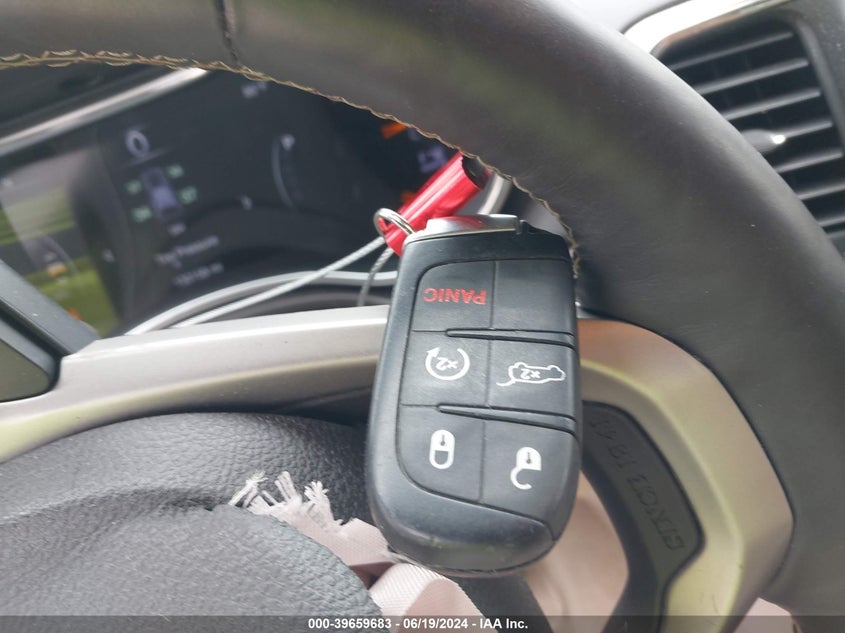 2015 Jeep Grand Cherokee Overland VIN: 1C4RJFCG5FC161919 Lot: 39659683