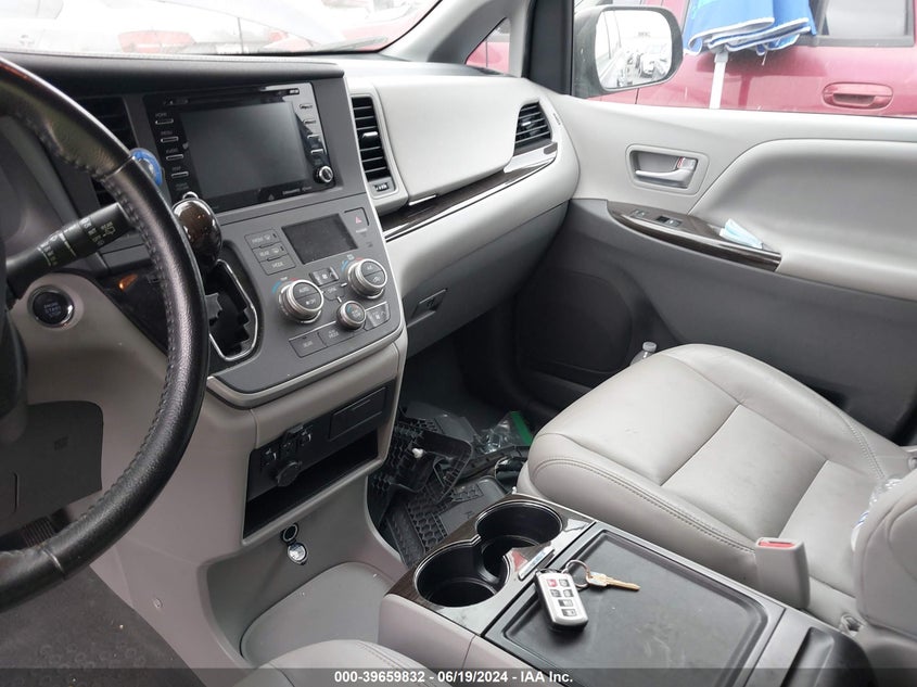 2020 Toyota Sienna Xle VIN: 5TDYZ3DC7LS043945 Lot: 39659832