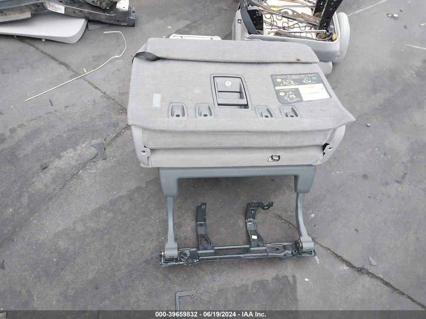 2020 Toyota Sienna Xle VIN: 5TDYZ3DC7LS043945 Lot: 39659832