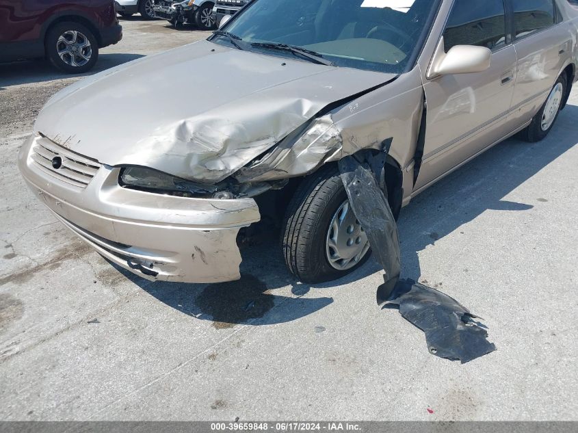 1999 Toyota Camry Le VIN: 4T1BG22K4XU871576 Lot: 39659848