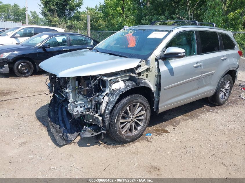 5TDJZRFH9JS538318 2018 TOYOTA HIGHLANDER - Image 2