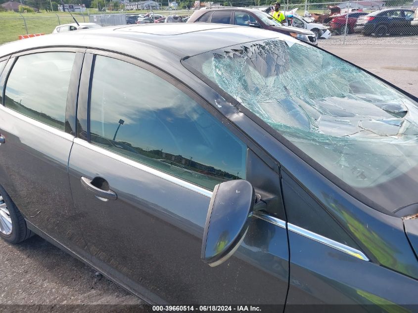 2017 Ford Focus Titanium VIN: 1FADP3N24HL215471 Lot: 39660514