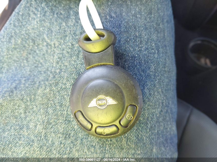 2010 Mini Cooper VIN: WMWMF3C54ATZ21630 Lot: 39661127