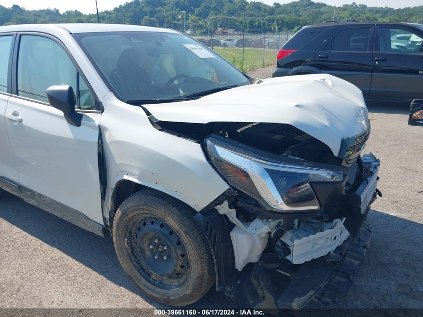 2023 Subaru Forester VIN: JF2SKAAC5PH498419 Lot: 39661160