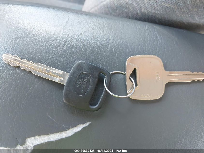 1999 Toyota Camry Le VIN: 4T1BG22K2XU871799 Lot: 39662128