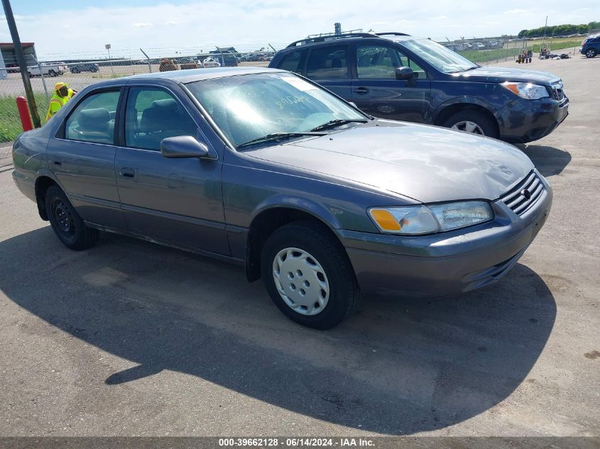 1999 Toyota Camry Le VIN: 4T1BG22K2XU871799 Lot: 39662128