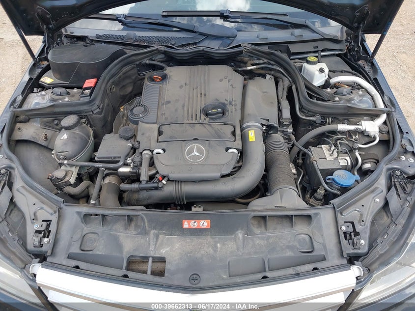 2013 MERCEDES-BENZ C 250 LUXURY/SPORT - WDDGF4HB1DR268797