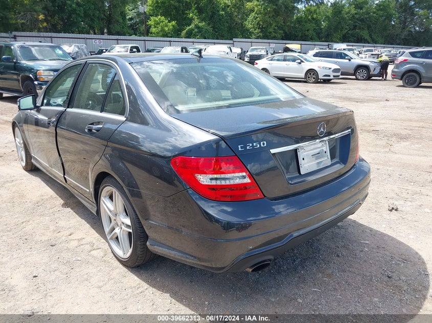 2013 MERCEDES-BENZ C 250 LUXURY/SPORT - WDDGF4HB1DR268797