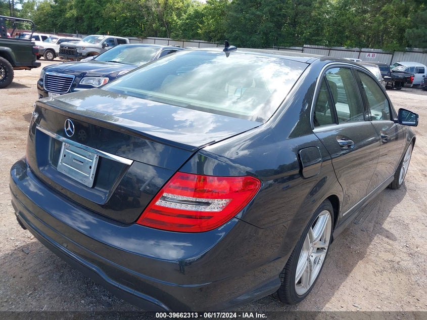 2013 MERCEDES-BENZ C 250 LUXURY/SPORT - WDDGF4HB1DR268797
