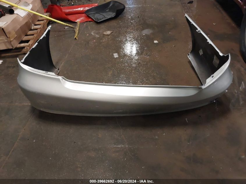 2005 Toyota Camry Le VIN: 4T1BE32K45U037090 Lot: 39662692