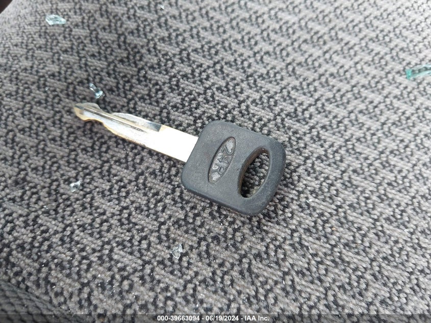 1999 Ford F-250 Lariat/Xl/Xlt VIN: 1FTNW21F3XEE36793 Lot: 39663094