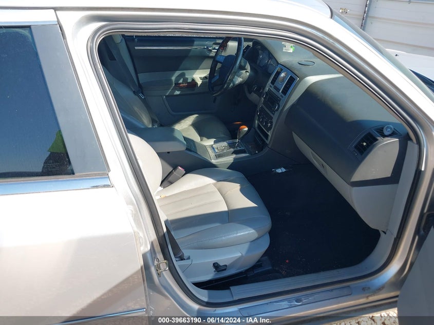 2006 Chrysler 300C VIN: 2C3KA63H46H352520 Lot: 39663190