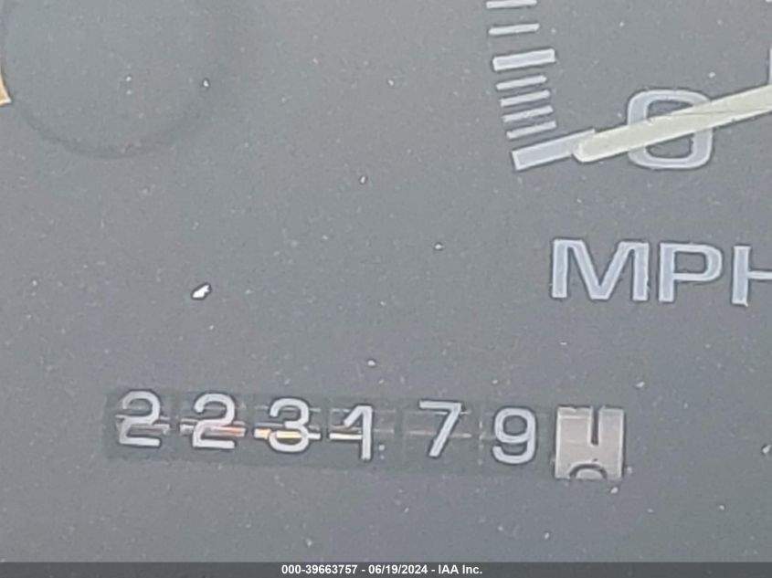 1998 GMC Suburban 1500 Sl VIN: 3GKFK16R3WG500663 Lot: 39663757