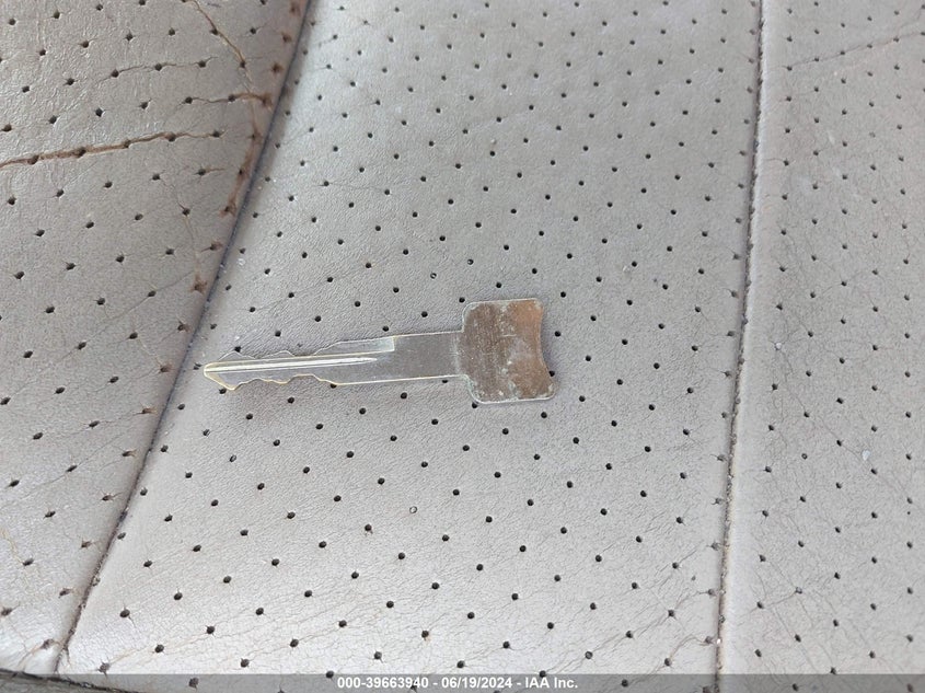 2002 Ford F-250 Lariat/Xl/Xlt VIN: 1FTNW21F72EB68727 Lot: 39663940