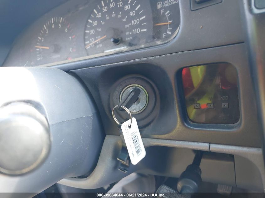 2000 Toyota Tacoma VIN: 4TAWM72NXYZ591764 Lot: 39664044