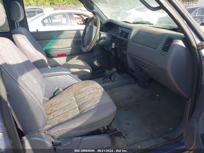 2000 Toyota Tacoma VIN: 4TAWM72NXYZ591764 Lot: 39664044