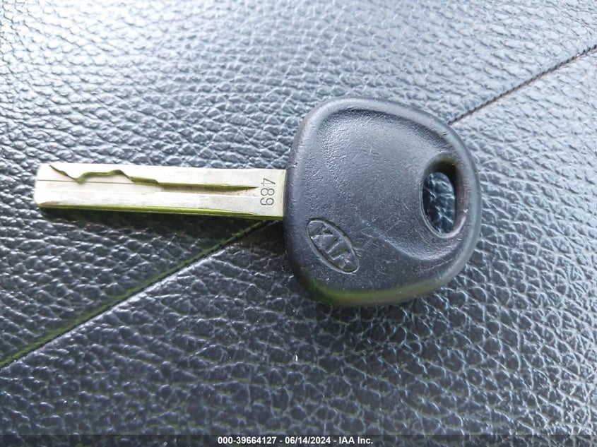 2011 Kia Sorento Lx VIN: 5XYKT4A19BG087070 Lot: 39664127